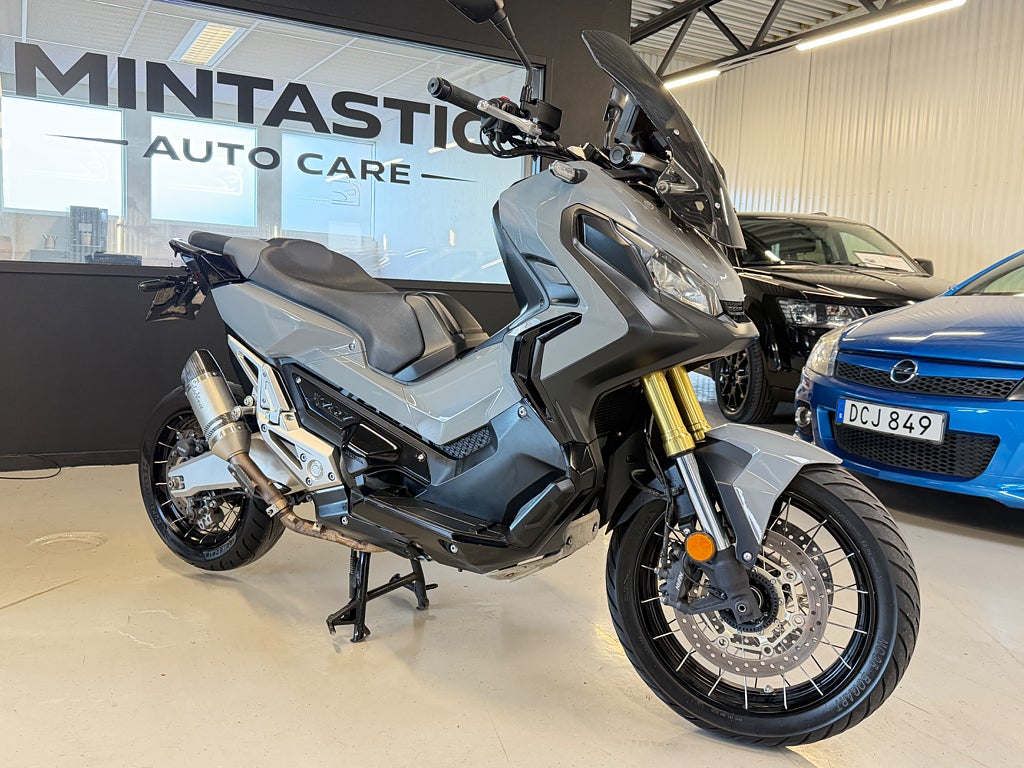 Honda X-ADV750 ABS | DCT | G-Mode | HSTC | Keyless | Leovince