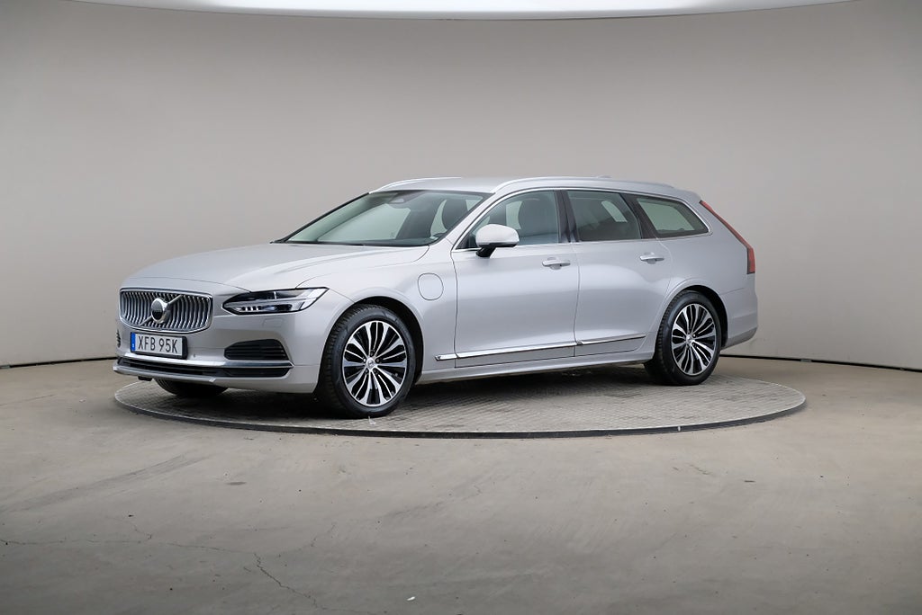 Volvo V90 Recharge T6 340hk AWD Core Bright Drag
