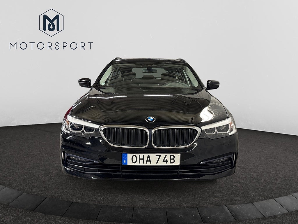 BMW 520d Touring Aut Sport line 190hk Navigation Dragkrok Apple bild 11