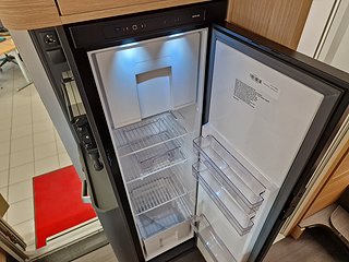 Husbil-halvintegrerad Adria Coral Plus 670 DL 17 av 31