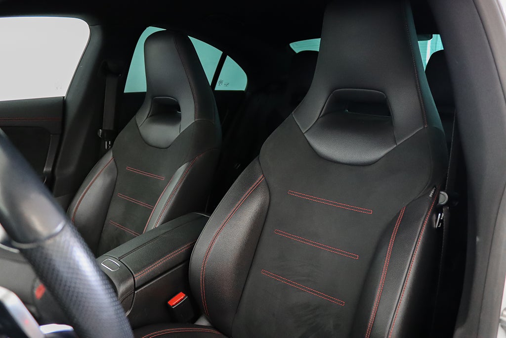 Mercedes-Benz CLA 180 Nyservad AMG Widescreen B-kamera Navi Alcantara