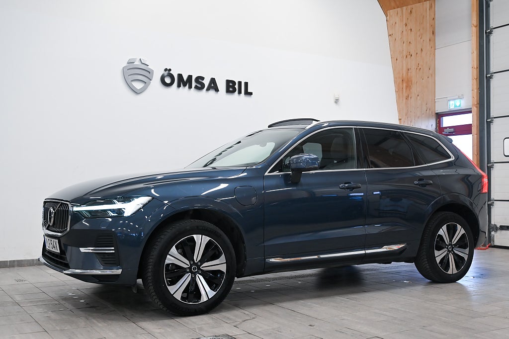 Volvo XC60 Recharge T6 AWD Core Bright Panorama Skinn Drag 350hk