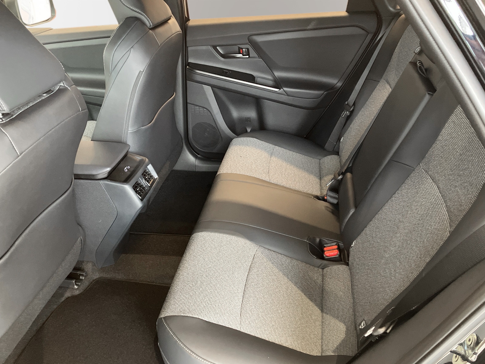 Toyota bZ4X 73,1kWh (224hk) Aut 2026, bild 7/10