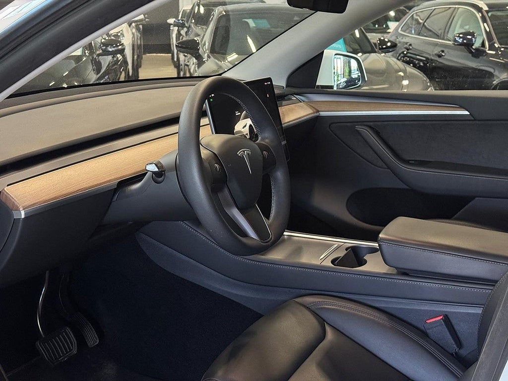 Tesla Model Y Long Range AWD *3,99%* Drag Moms Sv-Såld 360