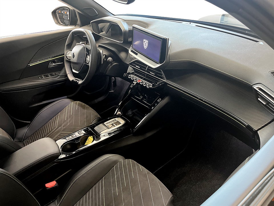 Bild på Peugeot 2008 GT 1.2 PT 130hk Aut B-KAMERA CARPLAY ELSTOL