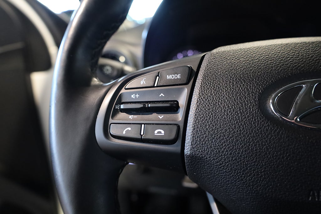 Hyundai i10 1.0 blue Essential CarPlay Leasbar Rattvärme