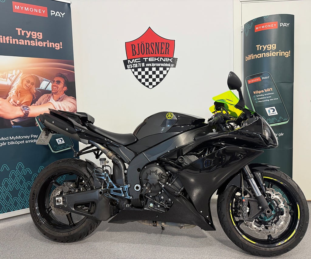 Yamaha R1 