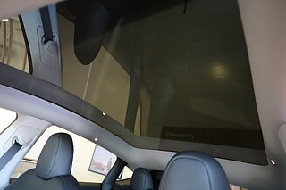 SUV Tesla Model Y 12 av 16