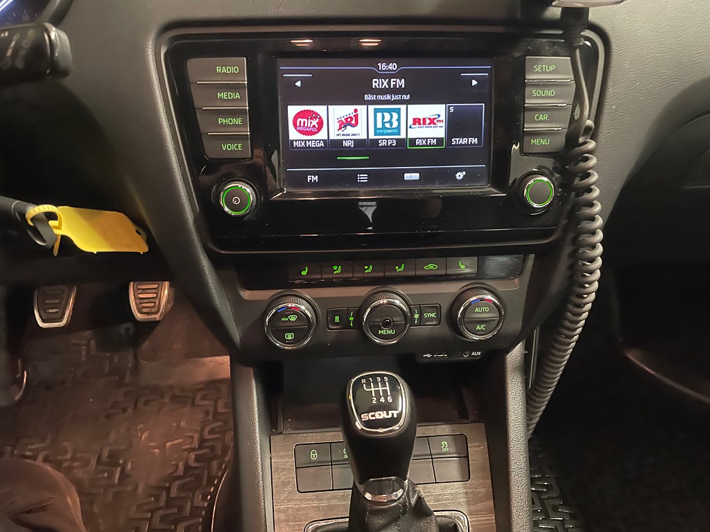 Skoda Octavia Scout 2017 - miniatyr 14