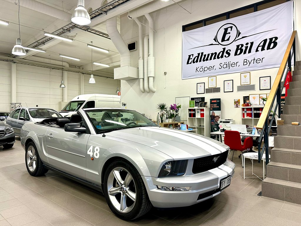 Ford Mustang V6 Convertible (7900mil)