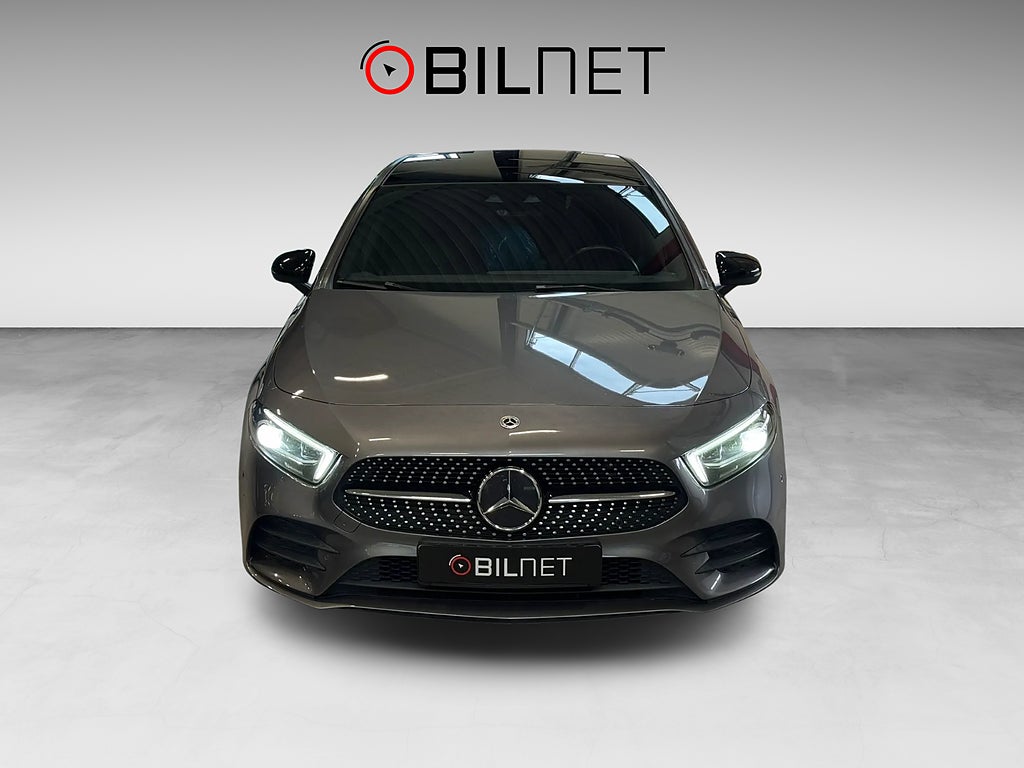 Mercedes-Benz A 180 7G AMG *3,99%* Pano Värmare Ambient Kamera Elstolar