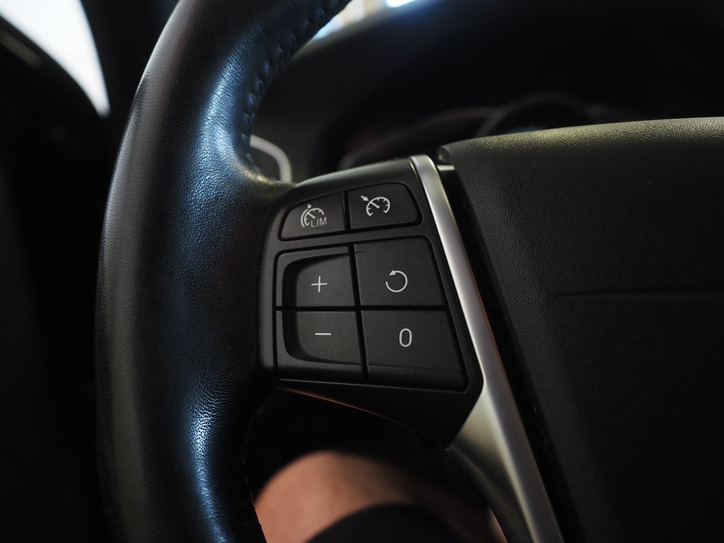 Volvo V60 D4 Geartronic 190hk Aut Summum VOC D-Värm Läder 2017