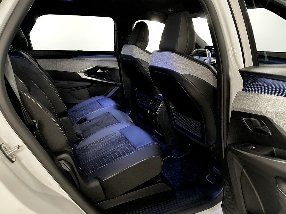 Bild på Peugeot 5008 GT Ultimate Hybrid 145hk Aut 7-SITS B-KAMERA CARPLAY