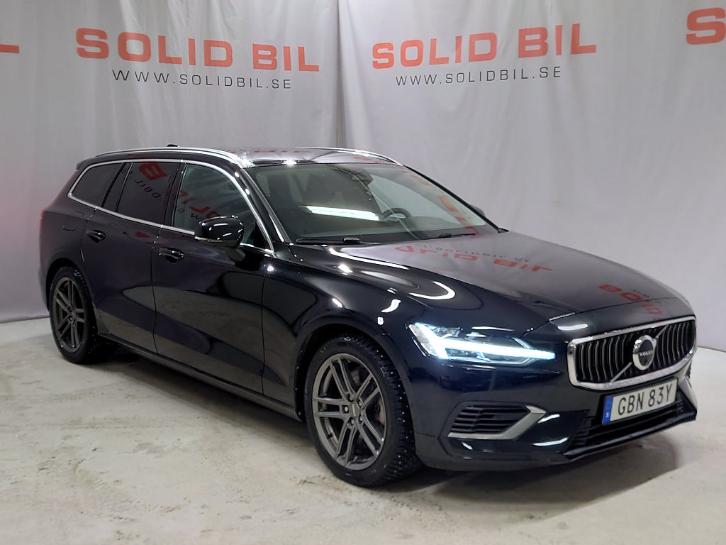 Volvo V60 Recharge T6 AWD Core Edition Drag 360 kamera Vinterdäck