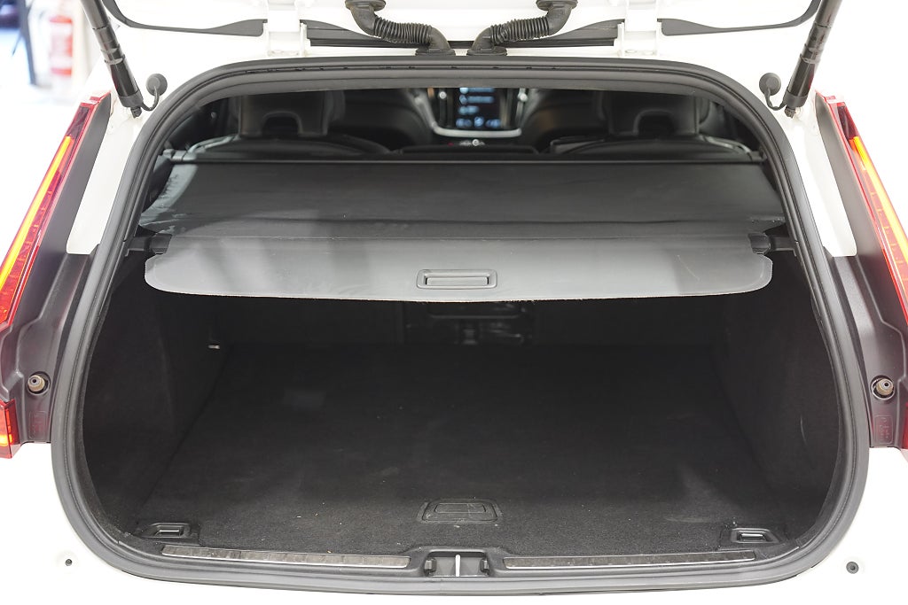 Volvo V60 D3 Geartronic 150hk R-Design D-värmare VOC Skinn