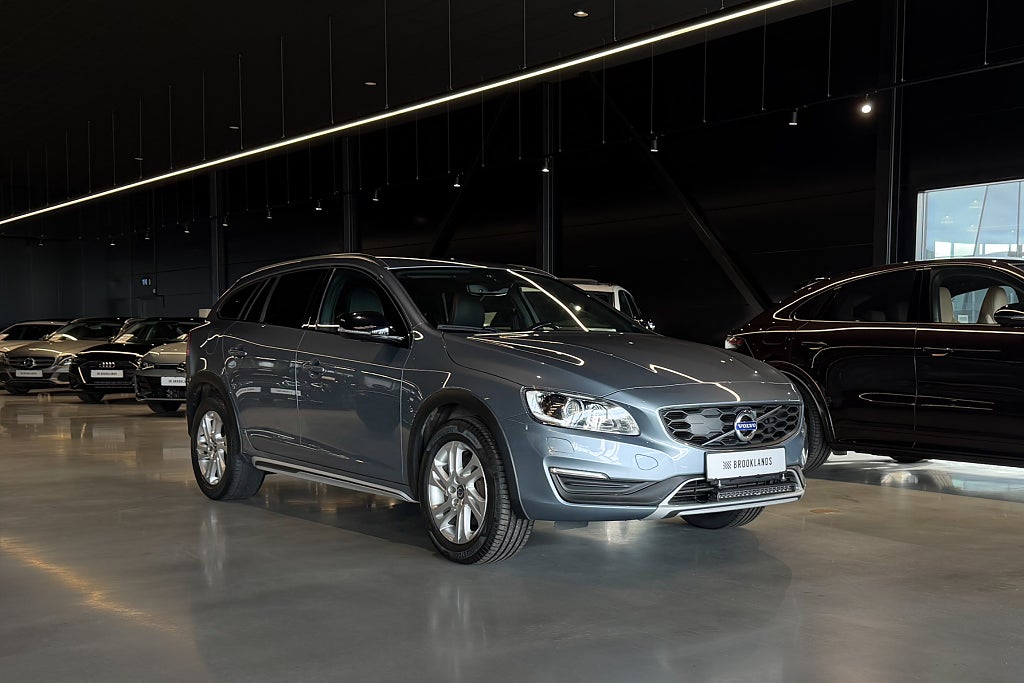 Volvo V60 Cross Country D3 Geartronic Business Advanced / Värmare / Kamrem bytt