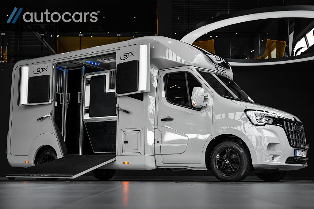 Renault Master STX Horsebox 5-sits|Leasbar|Stuterimodell|Sovdel