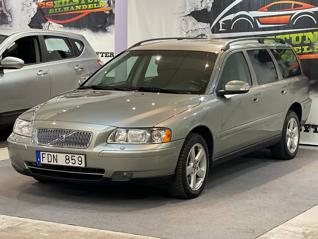 Volvo V70 2.5T AWD KINETIC 210HK  NY BESIKTAD NY SERVAD