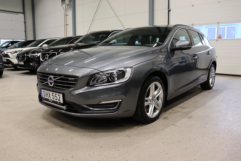 Volvo V60 D5 Plug-in Hybrid AWD Momentum Drag 1-Ägare 231hk