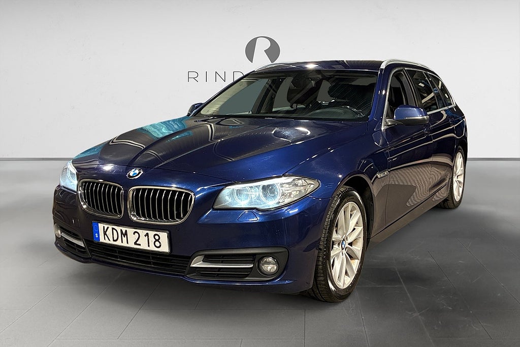 BMW 520d xDrive Touring 190HK AUT D-VÄRM DRAG NAVI SKINN PDC 18"