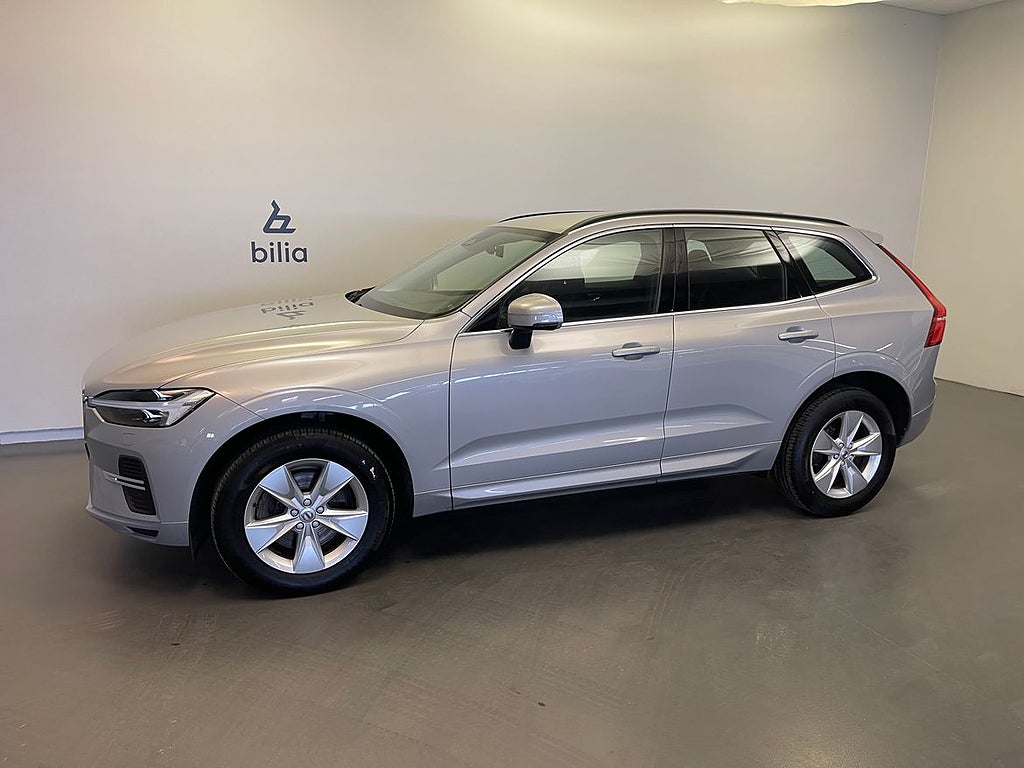 Volvo XC60 B5 AWD Bensin Core / Metallic / Navigation / Backkamer...