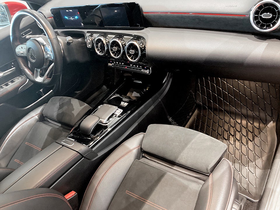 Bild på Mercedes-Benz A180 AMG-Line Base 136hk Aut B-KAMERA NAVI