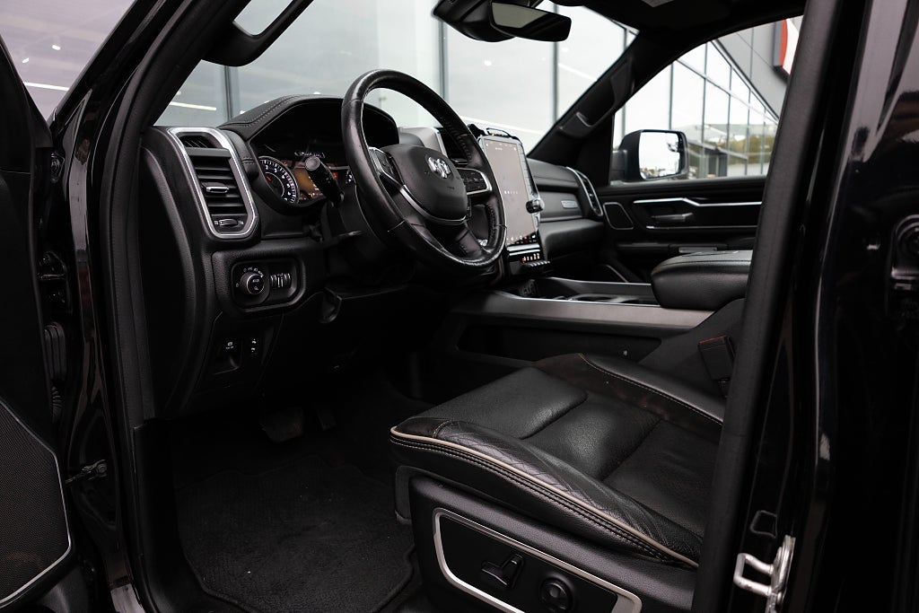 Dodge RAM 1500 Crew Cab 5.7 L V8 Hemi Laramie Sport Luftfjädring