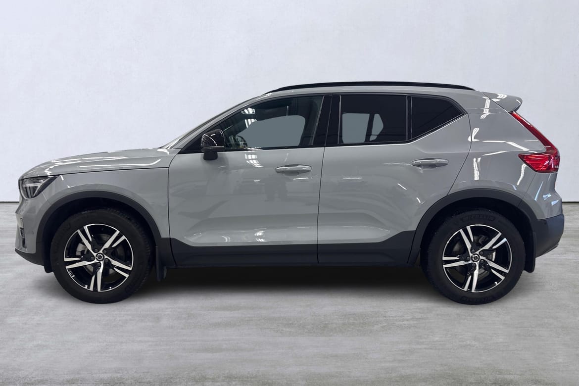 Volvo XC40 B3 FWD Bensin Plus Dark 2025, bild 2/10