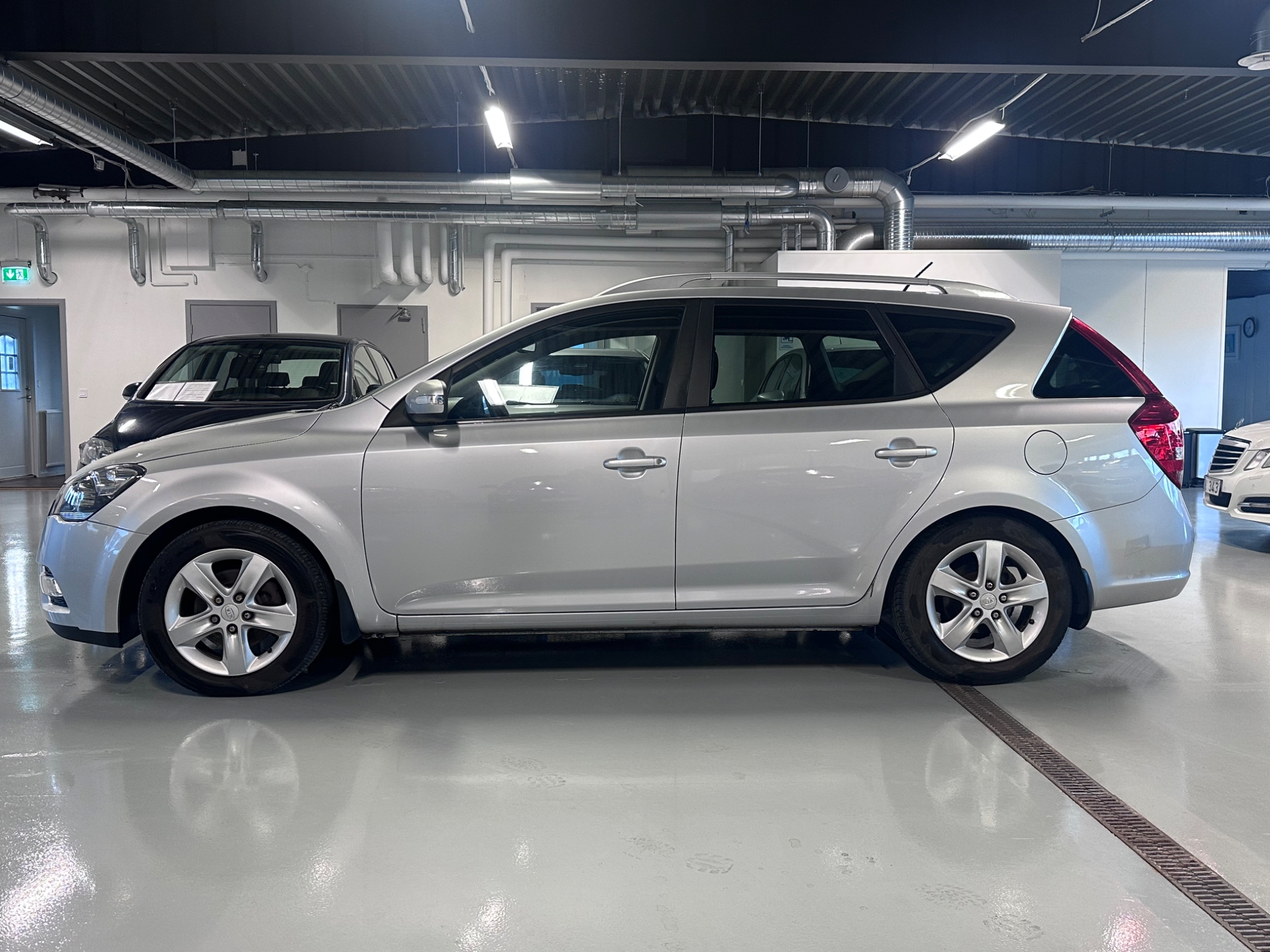 Kia Ceed cee'd_sw 1.6 CVVT EX / Dragkrok 2010, bild 3/10