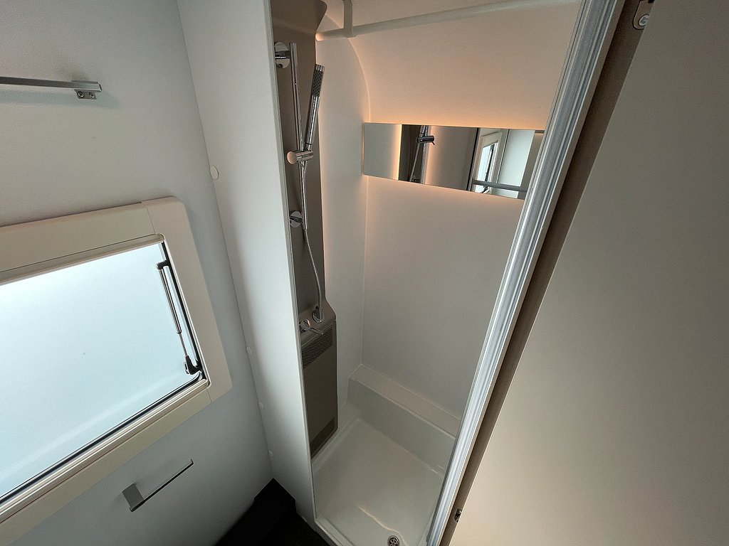 Adria Alpina 663 PT / Barnkammare / ALDE / Ugn / Queens-bed - Adria