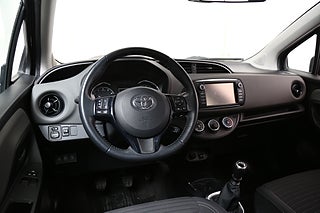 Halvkombi Toyota Yaris 9 av 23