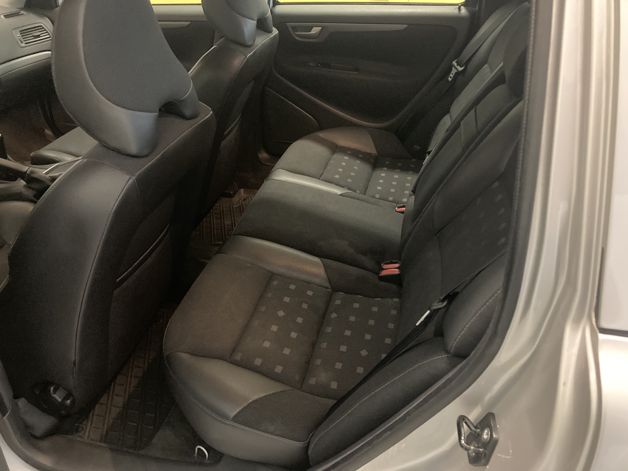 Volvo V70 2006, photo 7/38