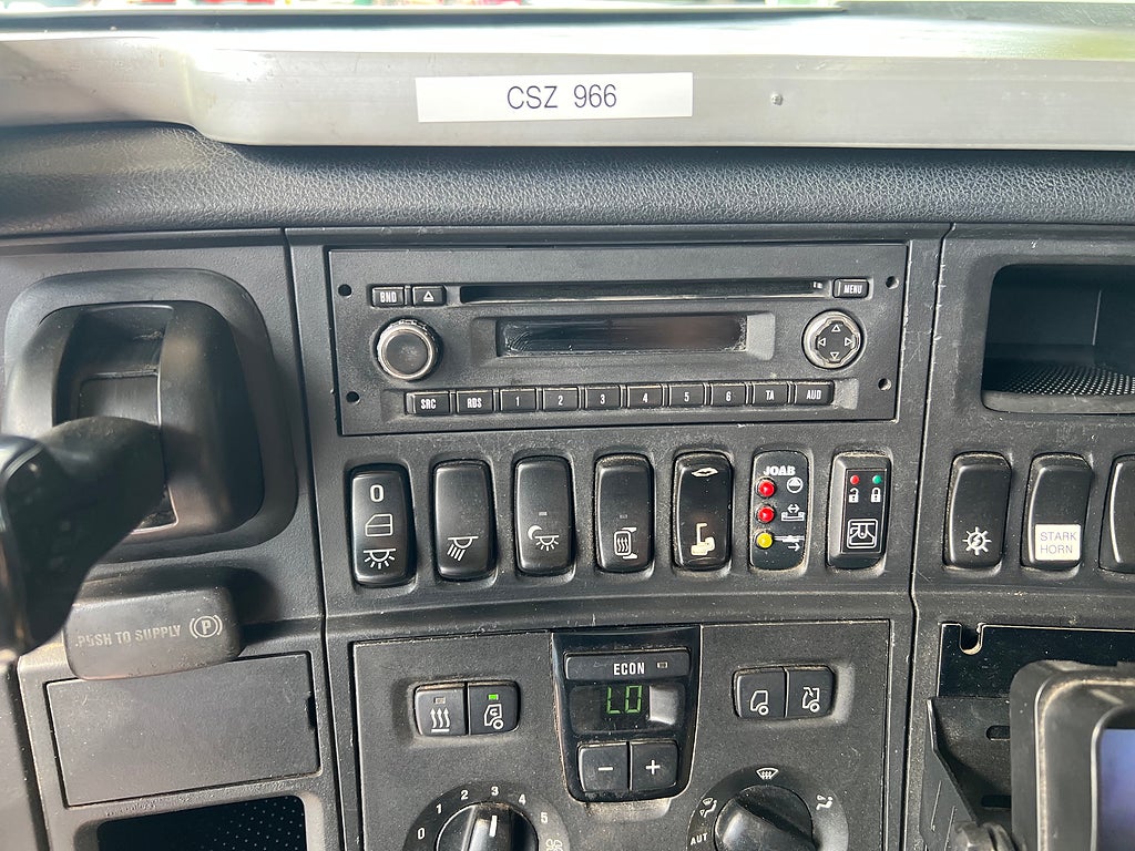 Scania R560 V8 6x4 Tandem, Lastväxlare