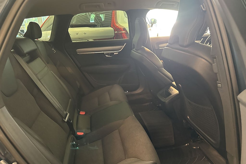 Volvo V90 D4 AWD Geartronic Momentum Kamera Drag Värmare Navi miniatyr 16