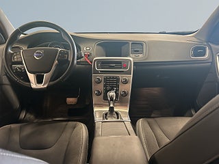 Volvo V60 D4 AWD Momentum Dragkrok Mvärme Farthållare Psens S&V – bild 8