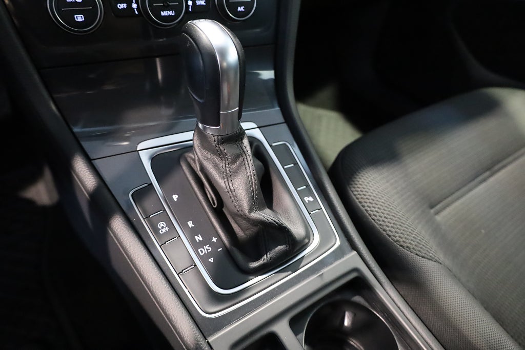 Volkswagen Golf 5-dörrar 1.0 TSI AUT CarPlay PDC Pluspaket 2018