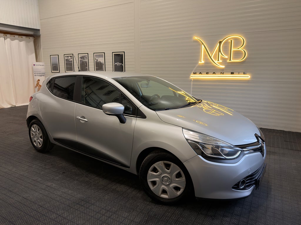 Renault Clio 1.5 dCi Euro 5 Navigation Bluetooth Ny servad Ny bes