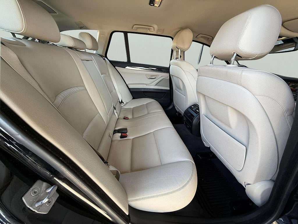 BMW 520d xDrive Touring Steptronic M-Ratt H&K Skinn Drag 2 Ägare - miniatyr 14