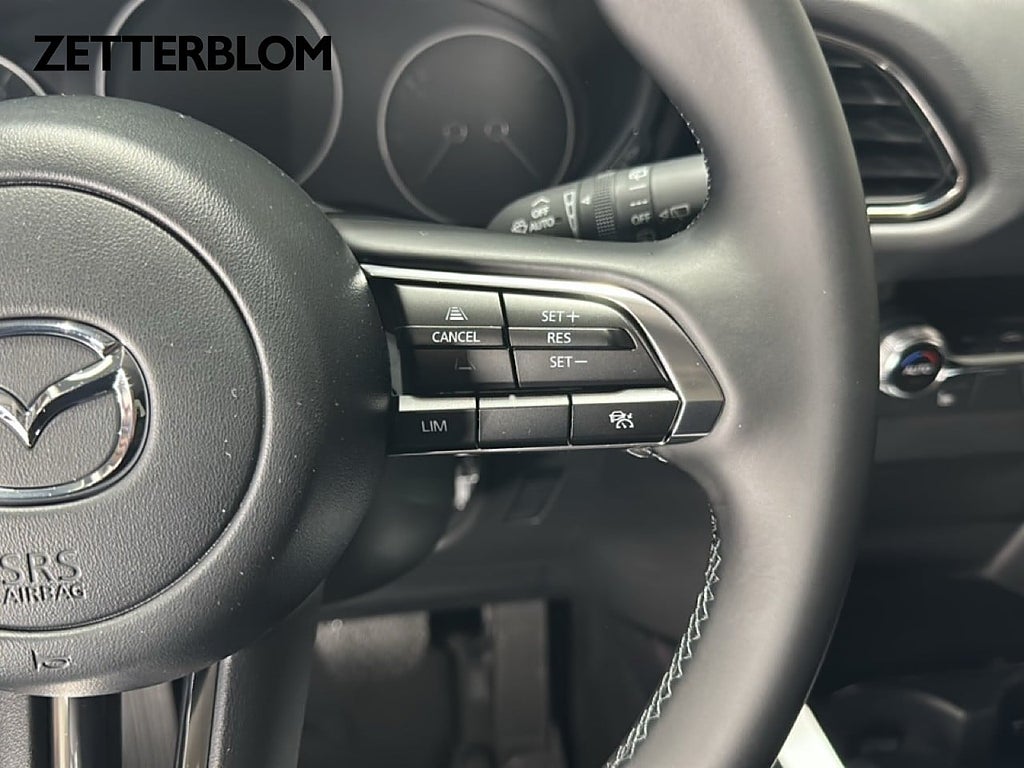 SUV Mazda CX-30 16 av 20