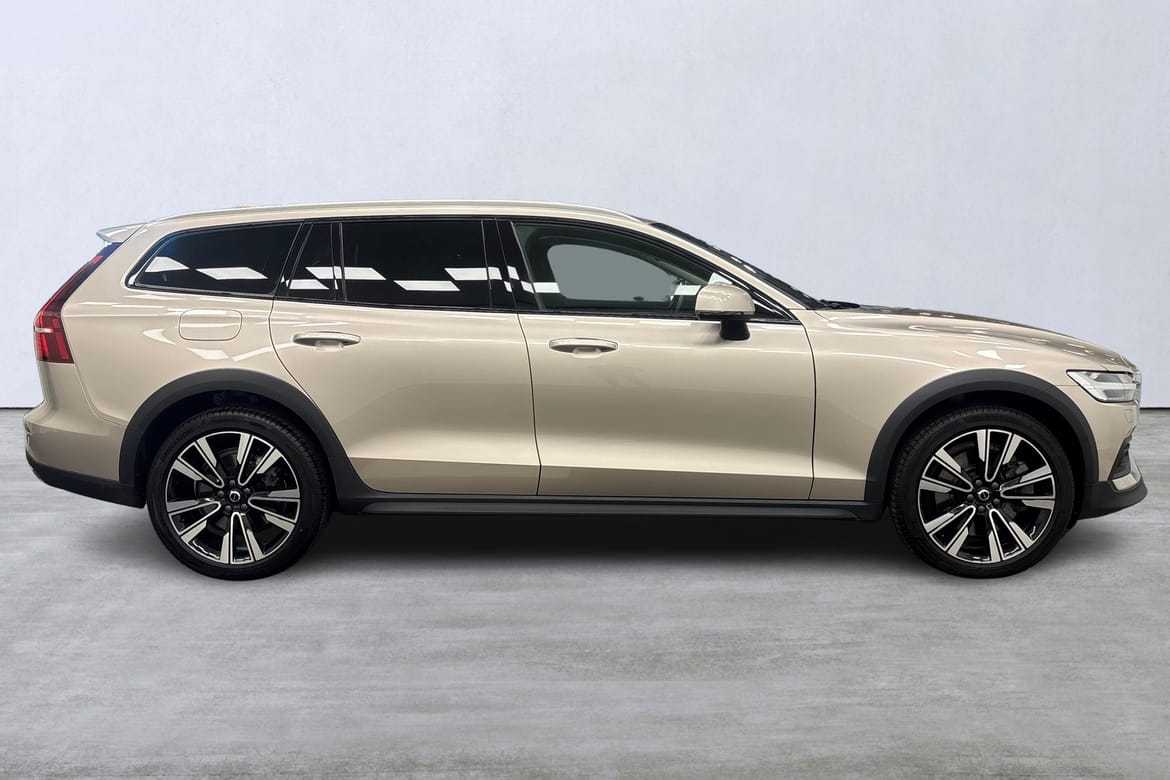 Volvo V60 Cross Country 2023, kuva 3/10