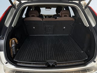 Volvo XC60 B4 AWD Momentum Advanced S&V-hjul Värmare Drag Kamera – bild 12