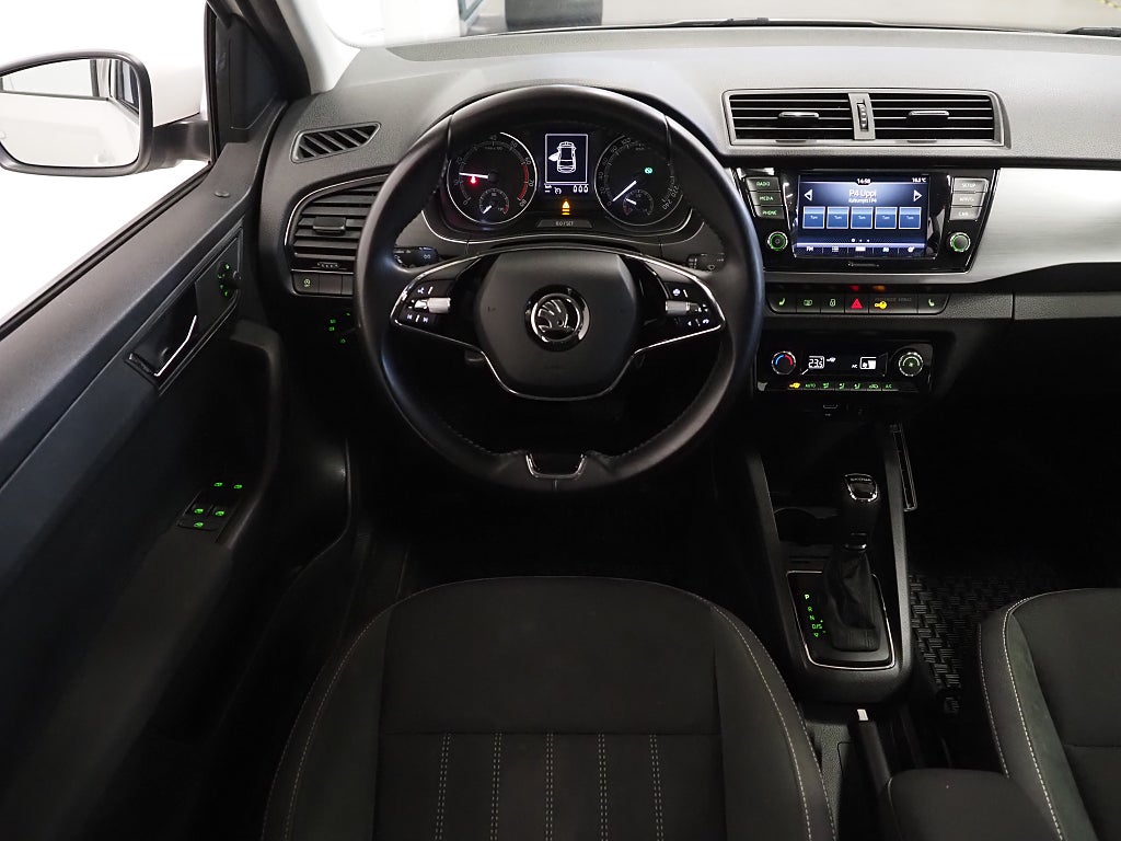 Skoda Fabia 1.0 TSI Style 95hk Motorvärmare Carplay P-Sensorer 2021