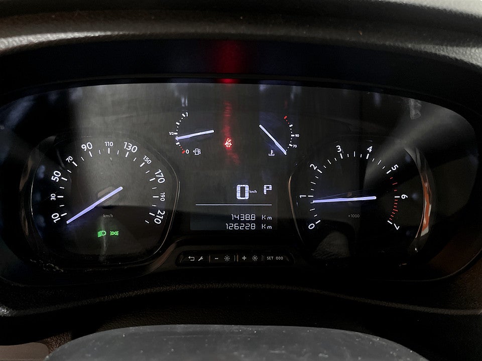 Bild på Peugeot Expert PRO+ North Pack 2.0 BHDi 120hk Aut L2 B-KAMERA CARPLAY