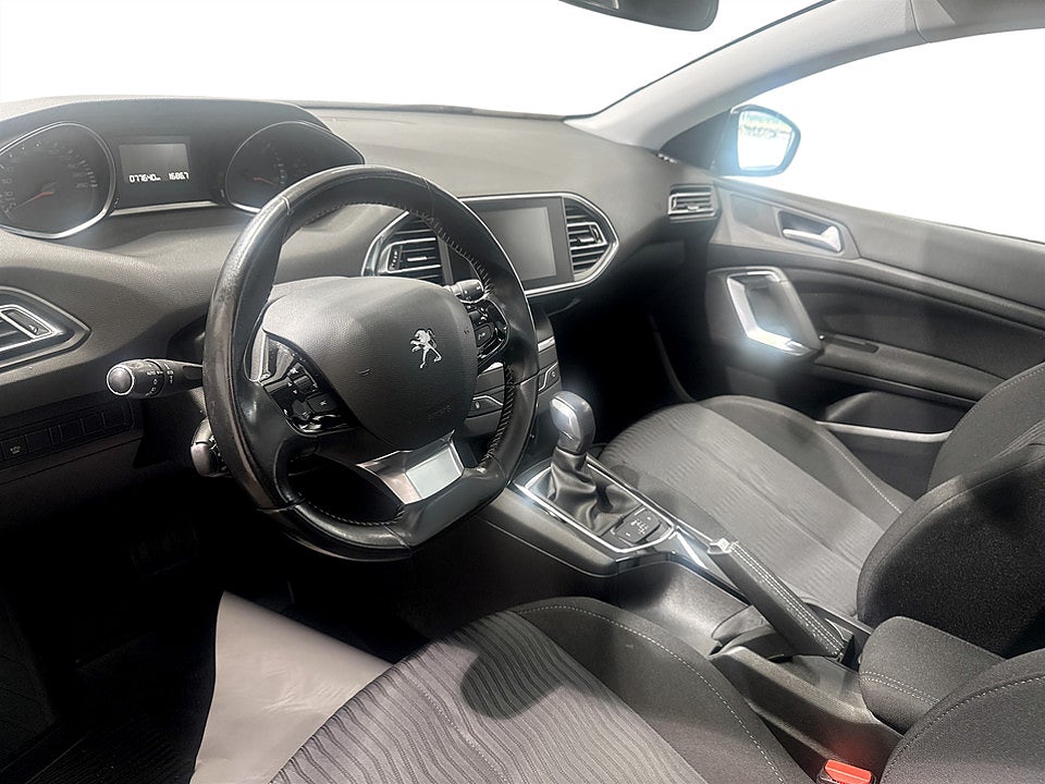Bild på Peugeot 308 5D Active 1.6 BHDi 120hk Aut PANO P-SENSORER