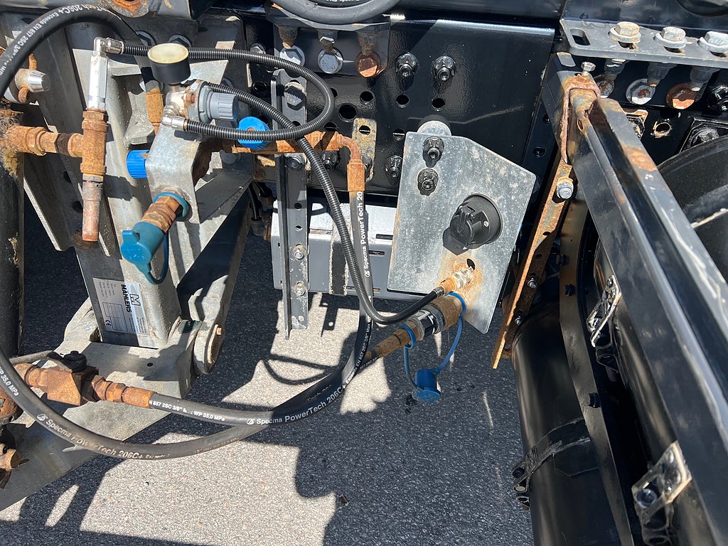 Mercedes-Benz Arocs 3251 Tridem Lastväxlare, Fullt Plogutrustad