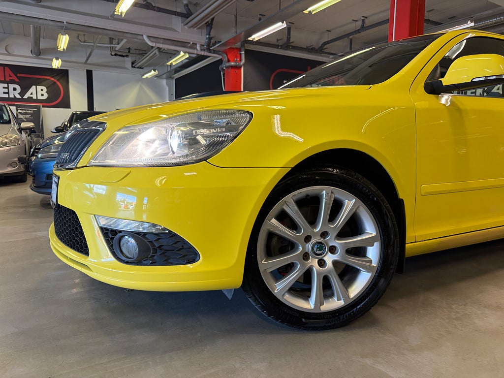 Skoda Octavia RS 2011 - miniatyr 2