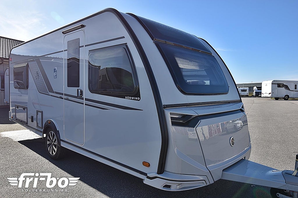 Knaus 540 UE Südwind 60 Years, Långbäddar