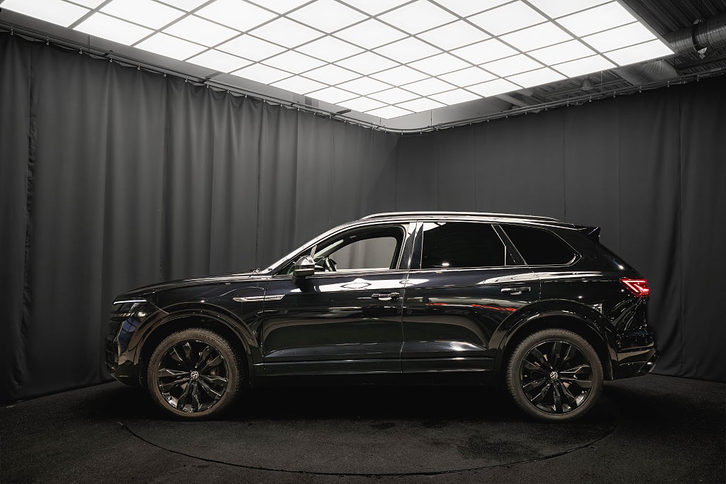 Volkswagen Touareg TDI 4M R-Line BLACK MAX PANO LUFT 21' DRAG D-VÄRM MOMS