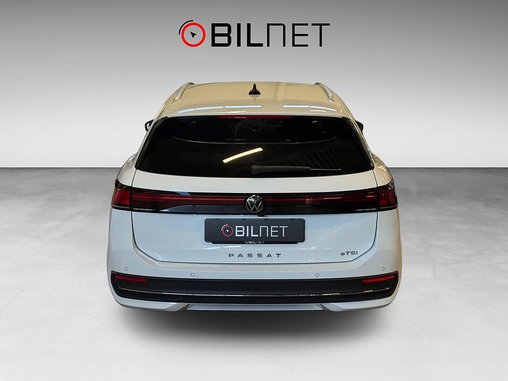 Volkswagen Passat Sportscombi 1.5 eTSI *3,99%* Business Moms Värmare Drag