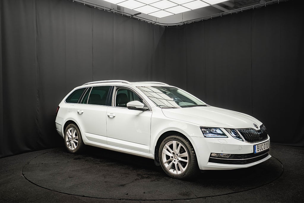Skoda Octavia Style DRAG B-VÄRMARE KAMERA CANTON NAVI 1-ÄGARE